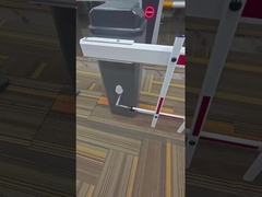 Двумя руками ограждения